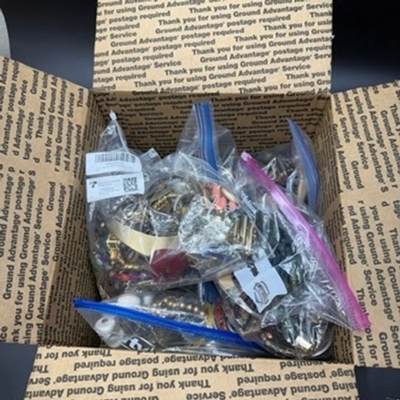 The Unbranded Brand Jewelry - HUGE Crafting Jewelry Lot Over 16 Lbs Broken Junk New Vintage Costume Fashion